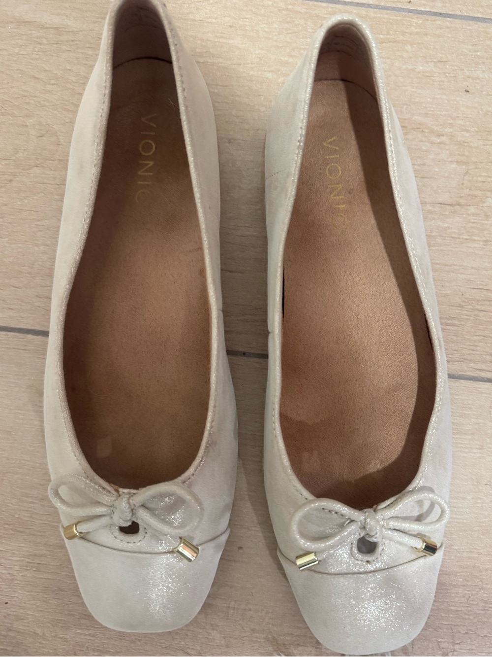 Vionic Klara Metallic Women's Cream Ballet Flats with Bow Like New Size 8